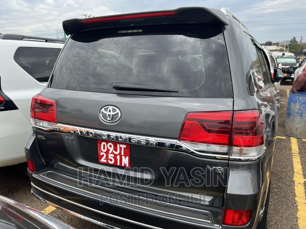 Toyota Land Cruiser 2017 Gray
