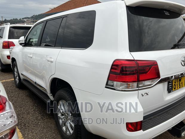 Toyota Land Cruiser 2016 White