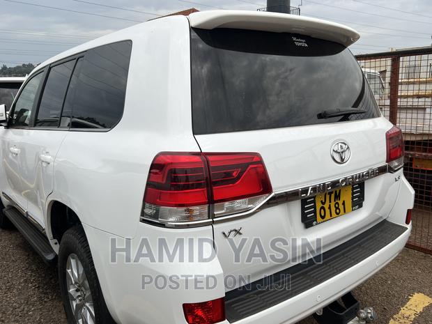 Toyota Land Cruiser 2016 White