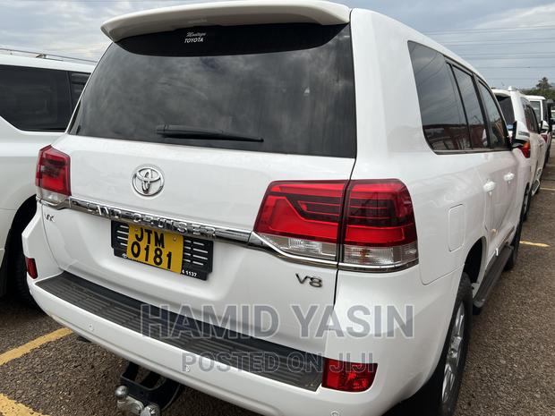 Toyota Land Cruiser 2016 White
