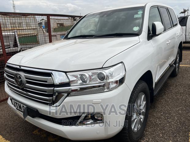 Toyota Land Cruiser 2016 White
