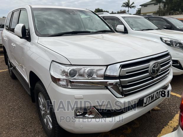 Toyota Land Cruiser 2016 White