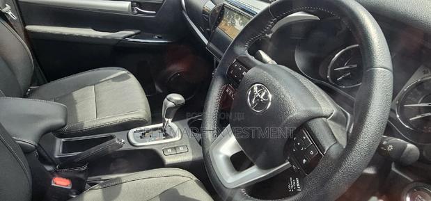 Toyota Hilux 2018 Silver