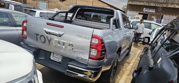Toyota Hilux 2018 Silver