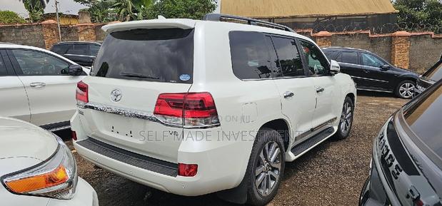 Toyota Land Cruiser 2014 White