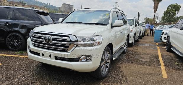 Toyota Land Cruiser 2014 White