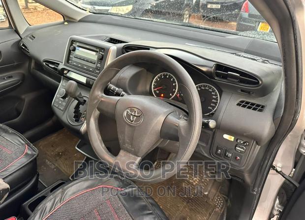 Toyota Wish 2011 Gray