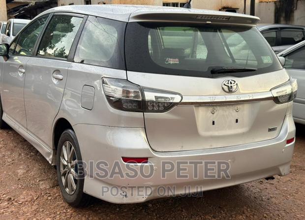 Toyota Wish 2011 Gray