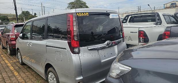 Toyota Noah 2014 Silver