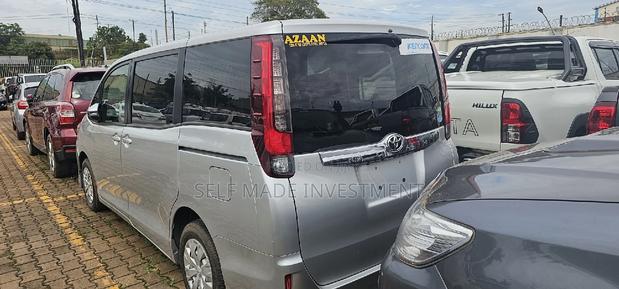 Toyota Noah 2014 Silver