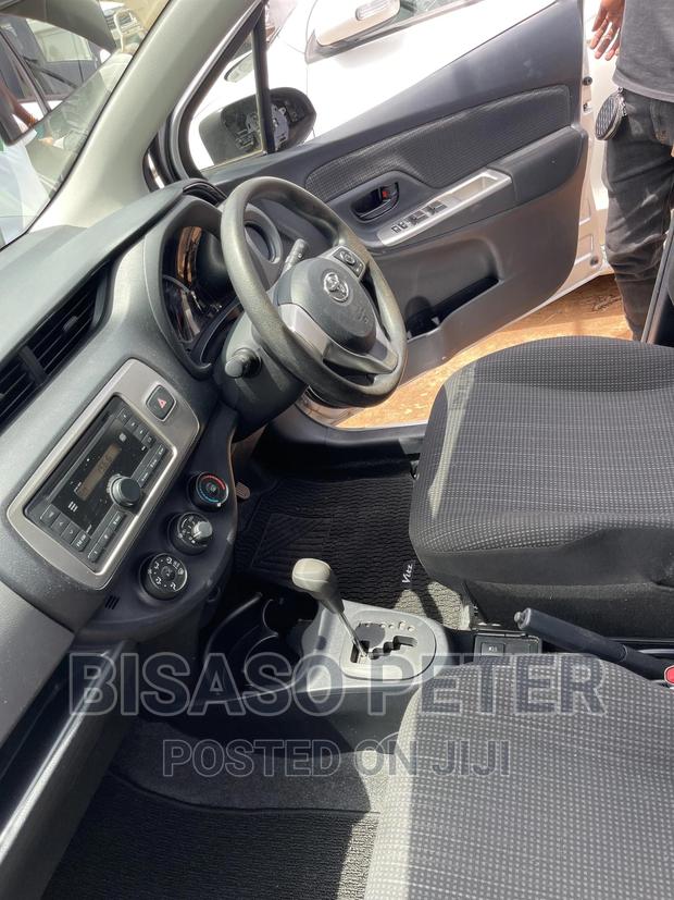 Toyota Vitz 1.3 AWD 5dr 2014 Silver