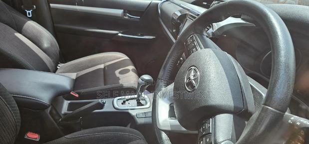 Toyota Hilux 2017 Gray