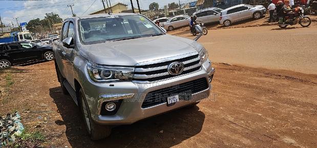 Toyota Hilux 2017 Gray
