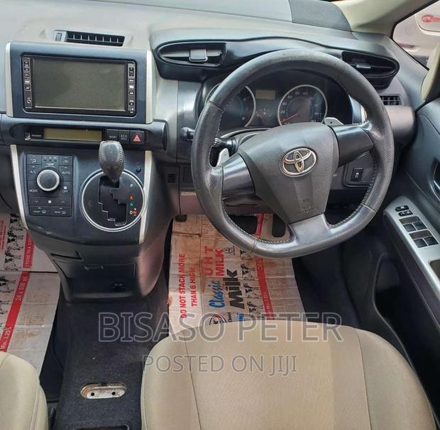 Toyota Wish 2009 Silver