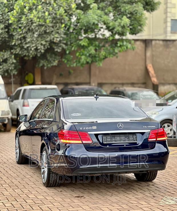 Mercedes-Benz E200 2014 Blue