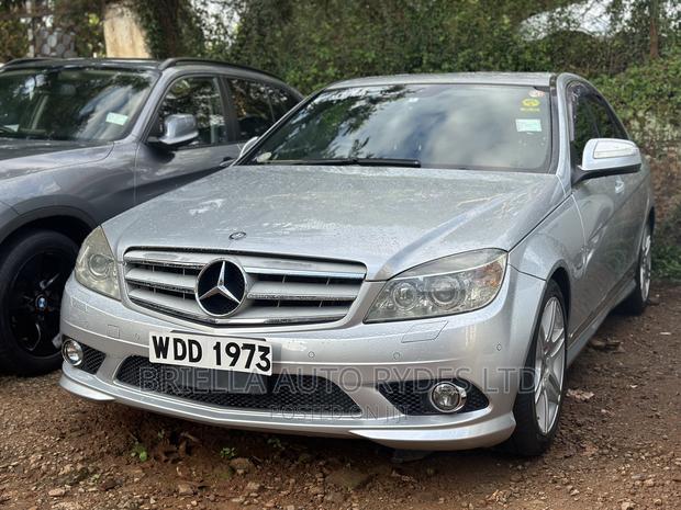 Mercedes-Benz C200 2011 Silver