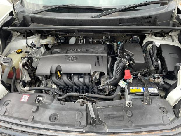 Toyota Corolla Rumion Hatchback 1.5 FWD 2011 White
