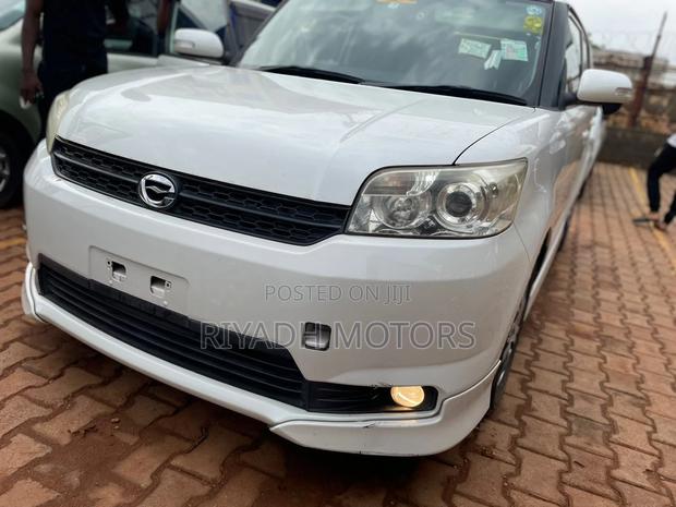Toyota Corolla Rumion Hatchback 1.5 FWD 2011 White