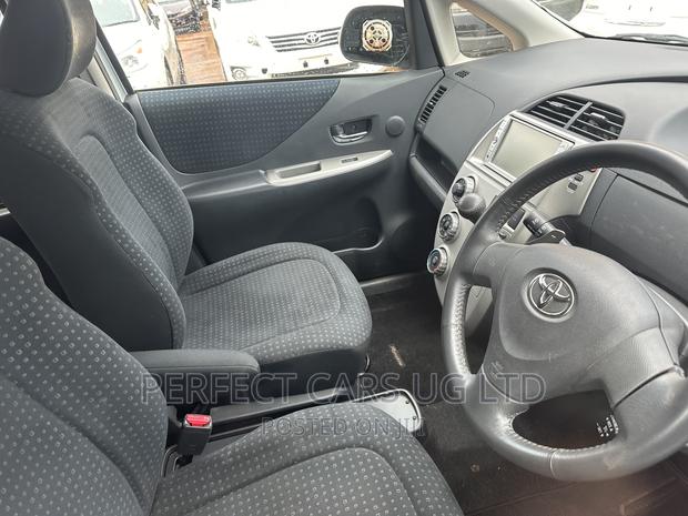 Toyota Ractis 1.5 AWD 2010 Silver