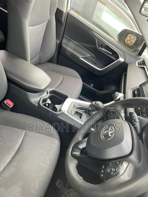 Toyota RAV4 2022 White