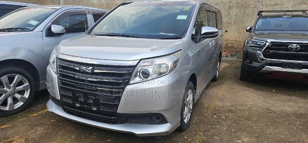 Toyota Noah 2015 Silver