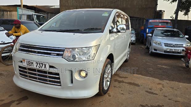 Mitsubishi Delica 2008 White
