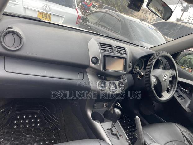 Toyota Vanguard 2012 White