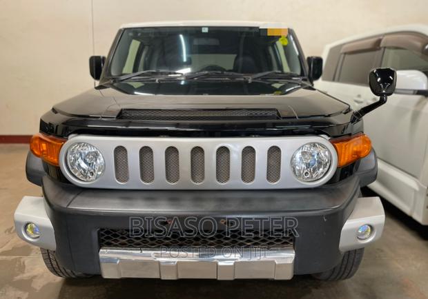 Toyota FJ Cruiser 4x4 Automatic 2012 Black