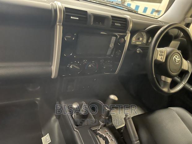 Toyota FJ Cruiser 4x4 Automatic 2012 Black