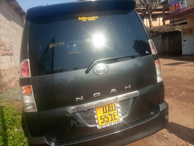 Toyota Noah 2.0 AWD (8 Seater) 2003 Black