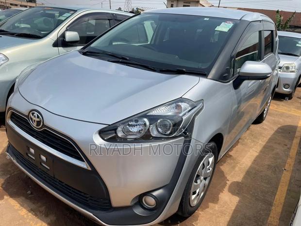 Toyota Sienta 1.5 FWD 2017 Silver