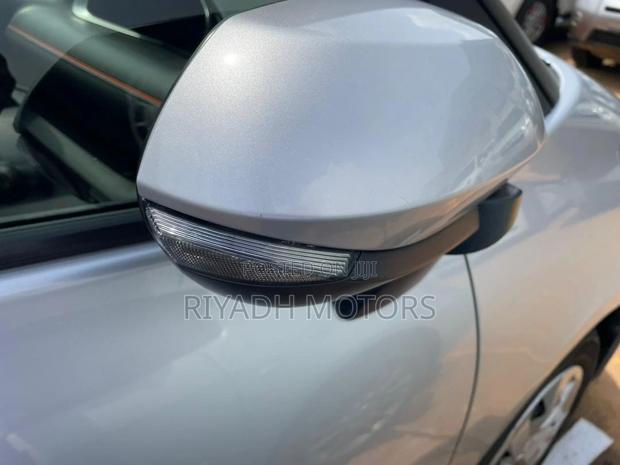 Toyota Sienta 1.5 FWD 2017 Silver