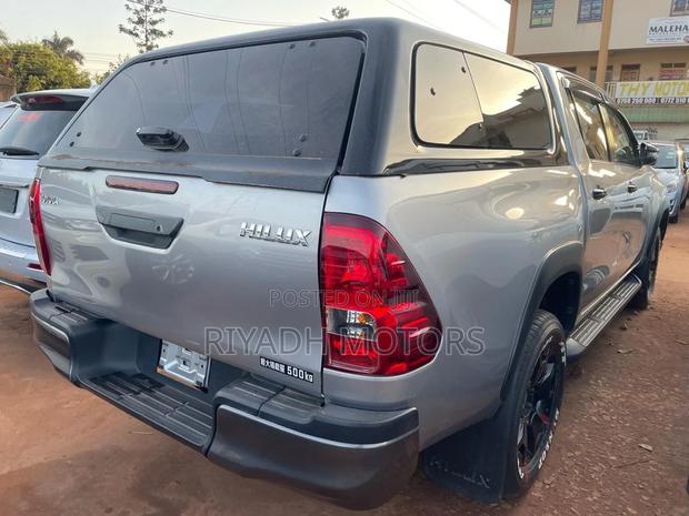 Toyota Hilux 2019 Silver