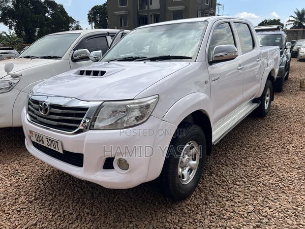Toyota Hilux 2013 White