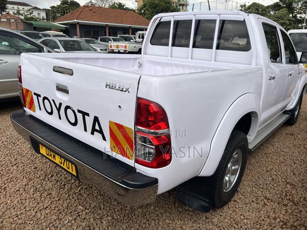 Toyota Hilux 2013 White