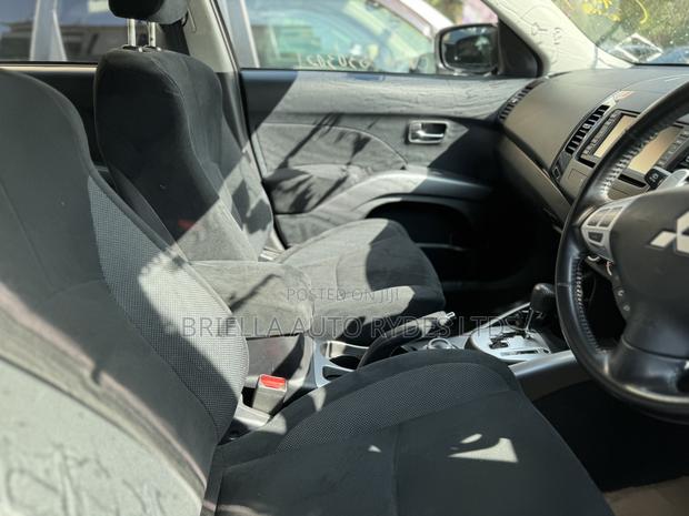 Mitsubishi Outlander 2010 Gray