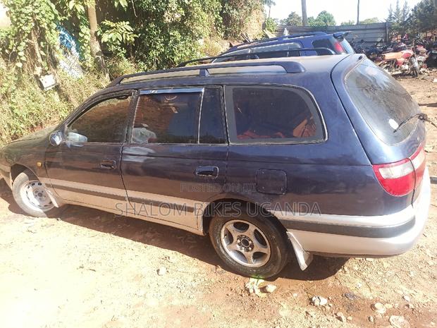 Toyota Carib 2004 Blue