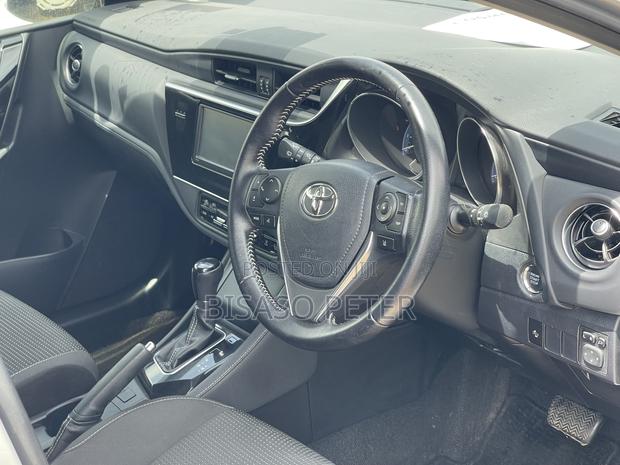 Toyota Auris 2016 Silver