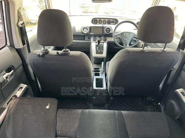 Toyota Corolla Rumion Hatchback 1.5 FWD 2011 White