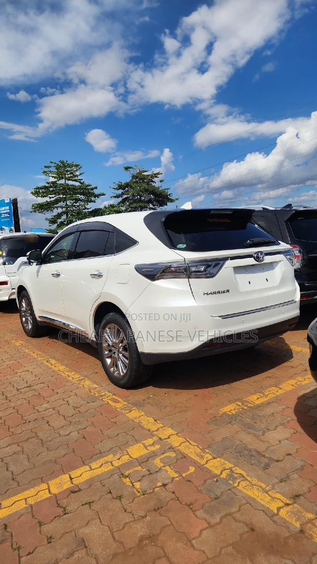 Toyota Harrier 2.0 2016 White