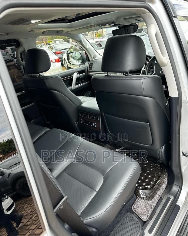 Toyota Land Cruiser 4.6 V8 ZX 2017 Silver