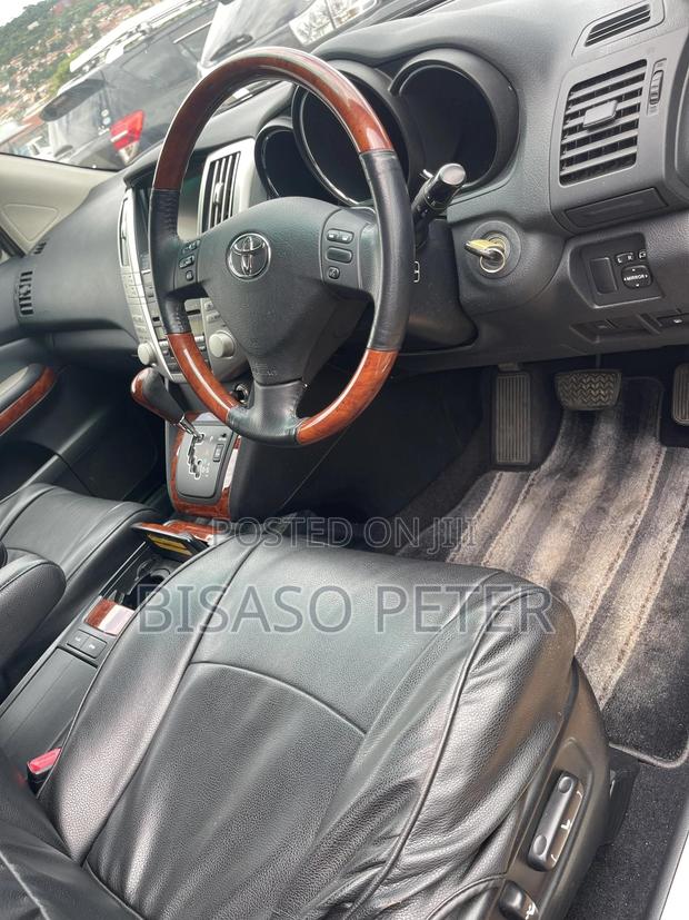 Toyota Harrier 2.4 2011 White