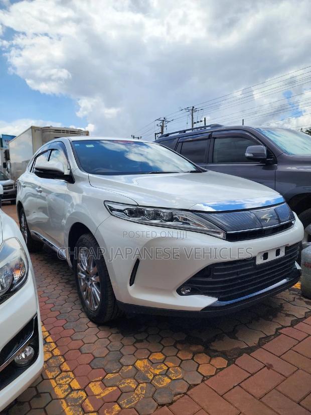 Toyota Harrier 2.0 2018 White