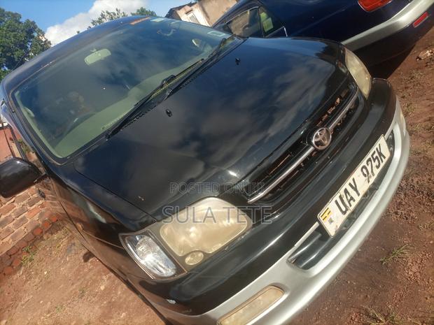 Toyota Noah 2.0 AWD (8 Seater) 2001 Black