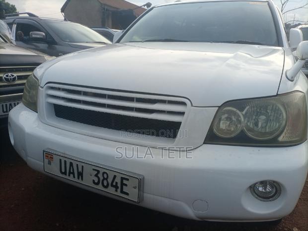Toyota Kluger 2004 White