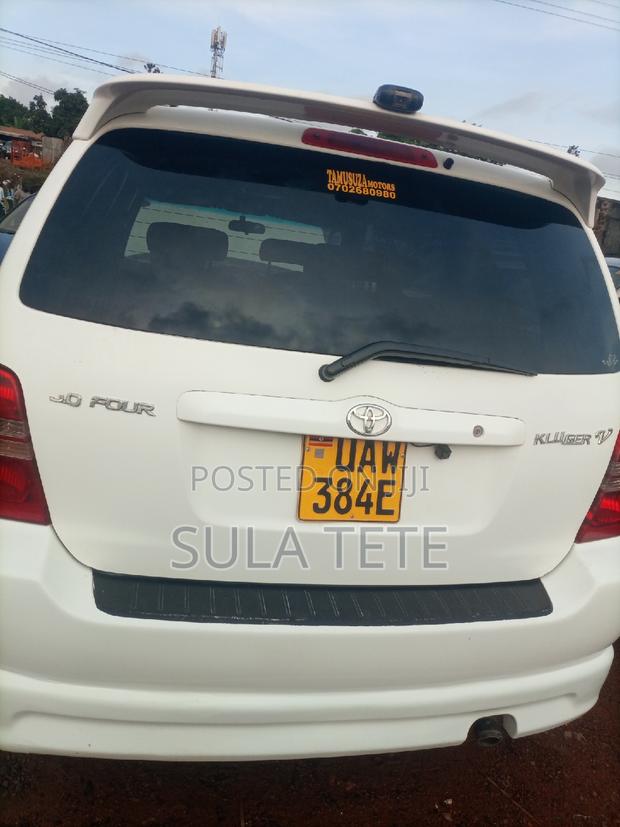 Toyota Kluger 2004 White