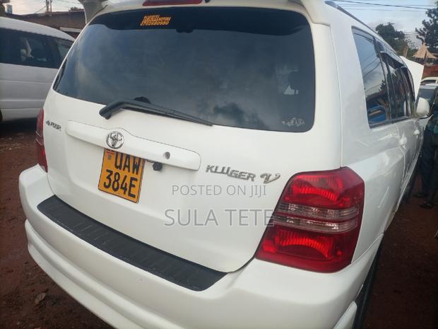Toyota Kluger 2004 White