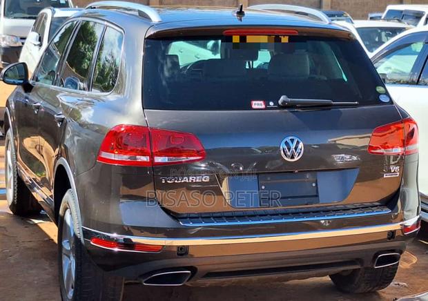 Volkswagen Touareg V6 Executive AWD 4MOTION 2015 Gray