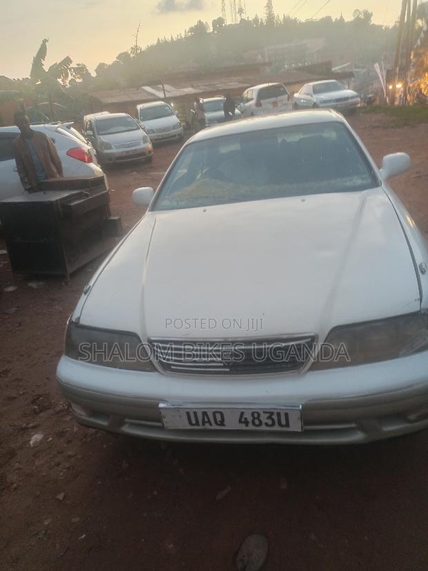 Toyota Mark II Blit 2004 White