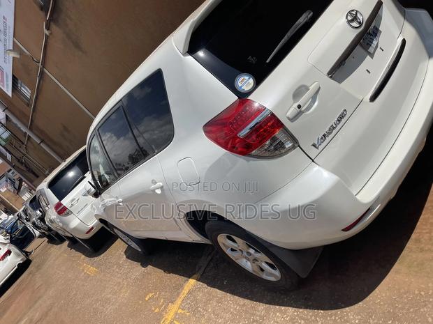 Toyota Vanguard 2012 White